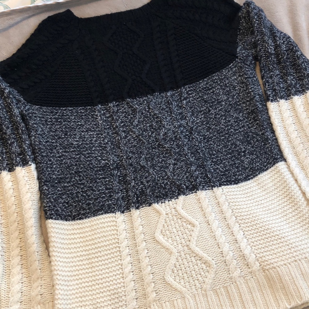 Comfy Colorblock Sweater - Picture 5 of 5